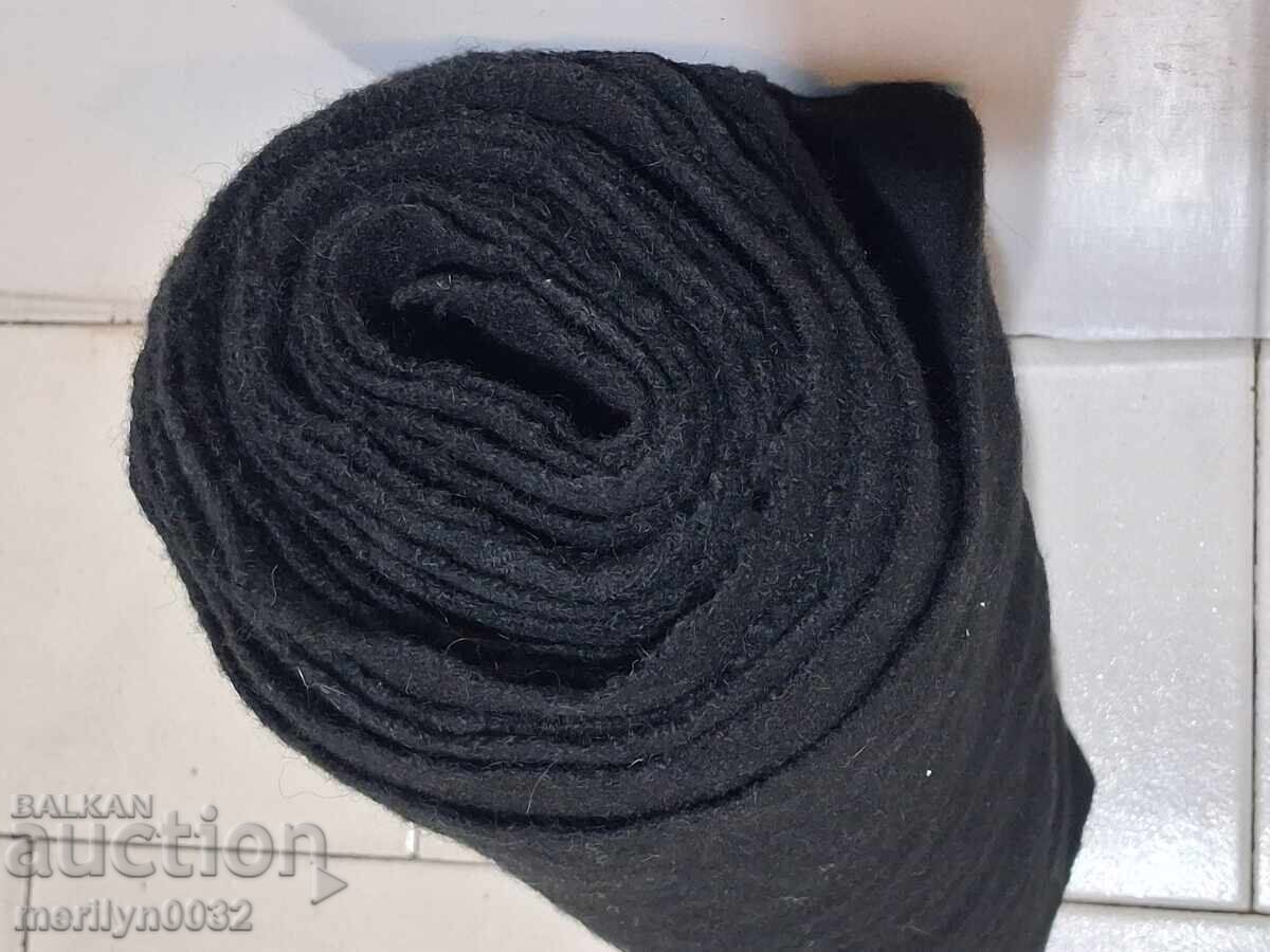 Δημοπρασία Πλατίνιο ρολό χειροποίητου υφαντού μάλλινου υφάσματος μαύρου σαγιάκ Δημοπρασία Πλατίνιο ρολό χειροποίητου υφαντού μάλλινου υφάσματος μαύρου σαγιάκ