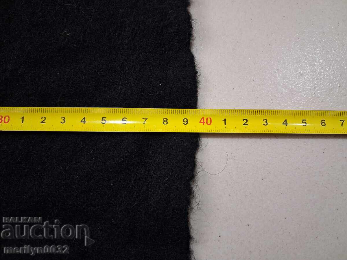 Παράδοση Πλατίνιο ρολό χειροποίητου υφαντού μάλλινου υφάσματος μαύρου σαγιάκ Παράδοση Πλατίνιο ρολό χειροποίητου υφαντού μάλλινου υφάσματος μαύρου σαγιάκ