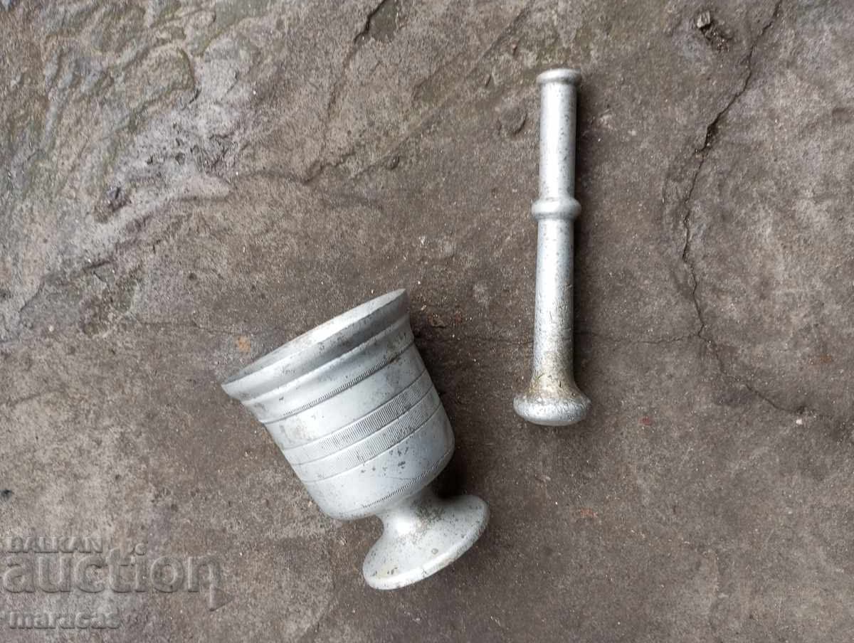 Παλιό αλουμινένιο γουδί με τιμή 19.00 BGN | € 9.71 Παλιό αλουμινένιο γουδί με τιμή 19.00 BGN | € 9.71