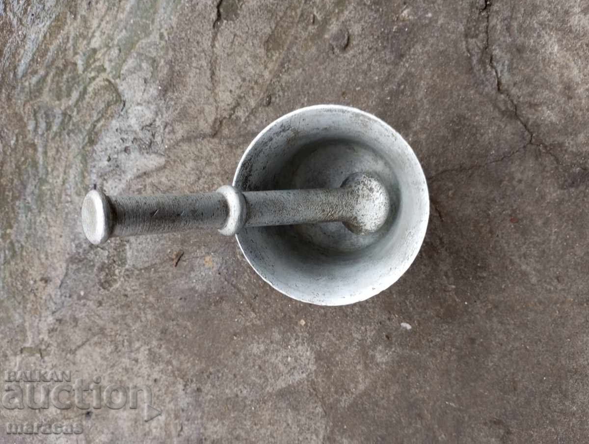 Παλιό αλουμινένιο γουδί Παλιό αλουμινένιο γουδί