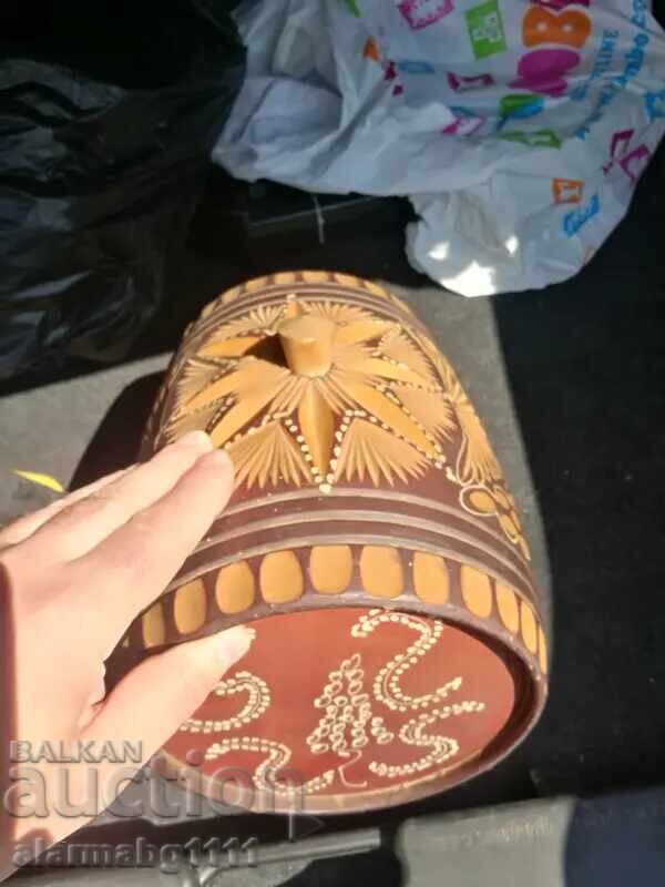 Butoiaș din lemn cu sculptură, colorare și desene cu preț 22.00 BGN | € 11.25 Butoiaș din lemn cu sculptură, colorare și desene cu preț 22.00 BGN | € 11.25