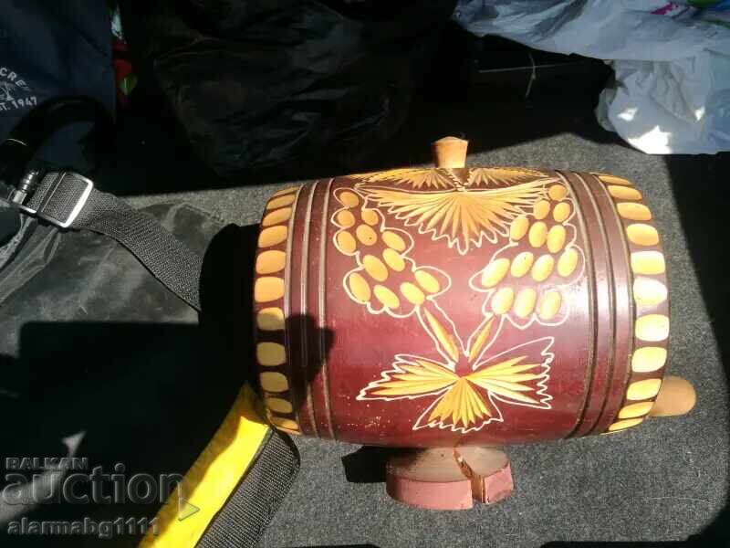 Butoiaș din lemn cu sculptură, colorare și desene Butoiaș din lemn cu sculptură, colorare și desene