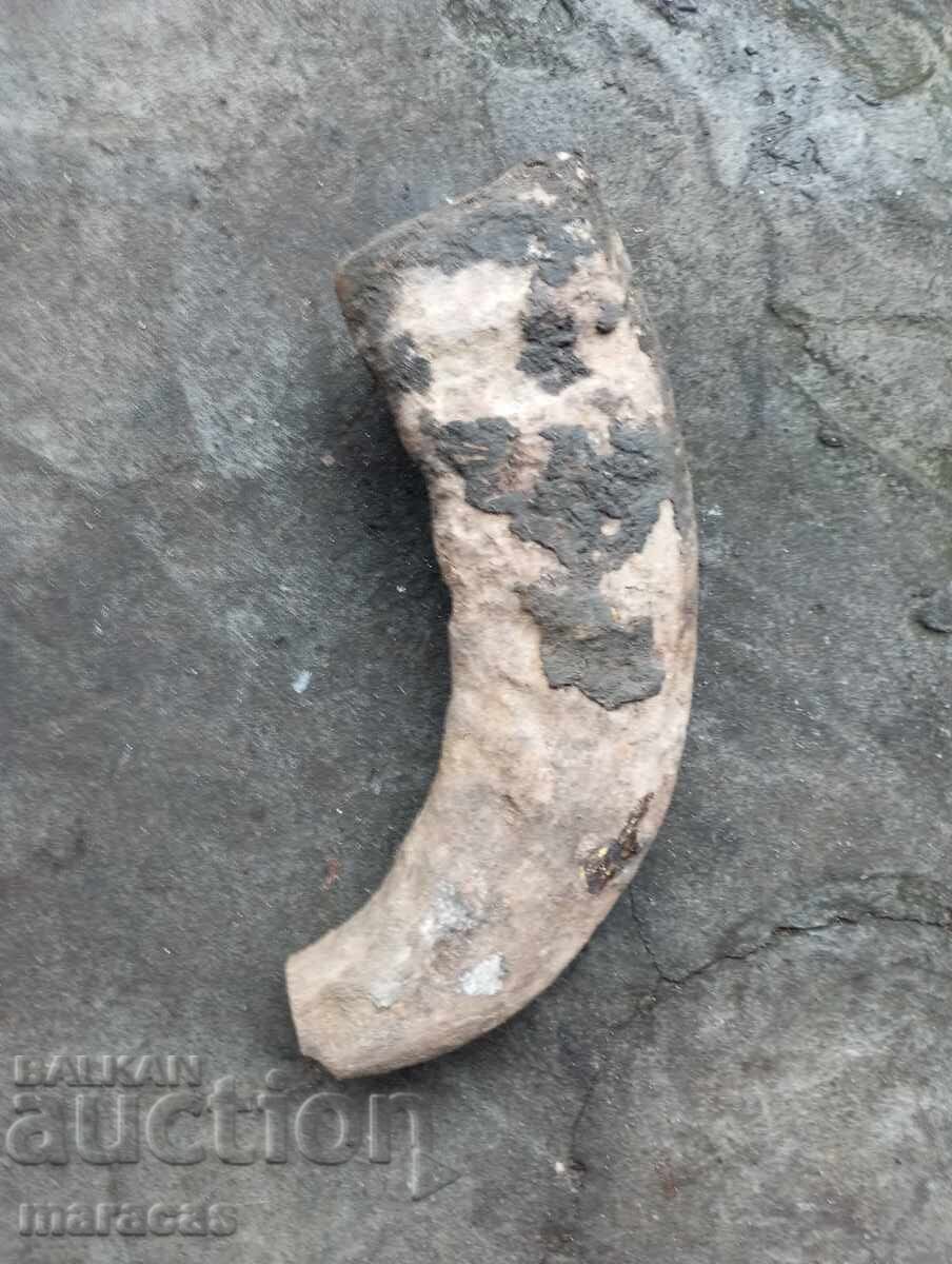 Auction Old buffalo horn with tar storage Auction Old buffalo horn with tar storage