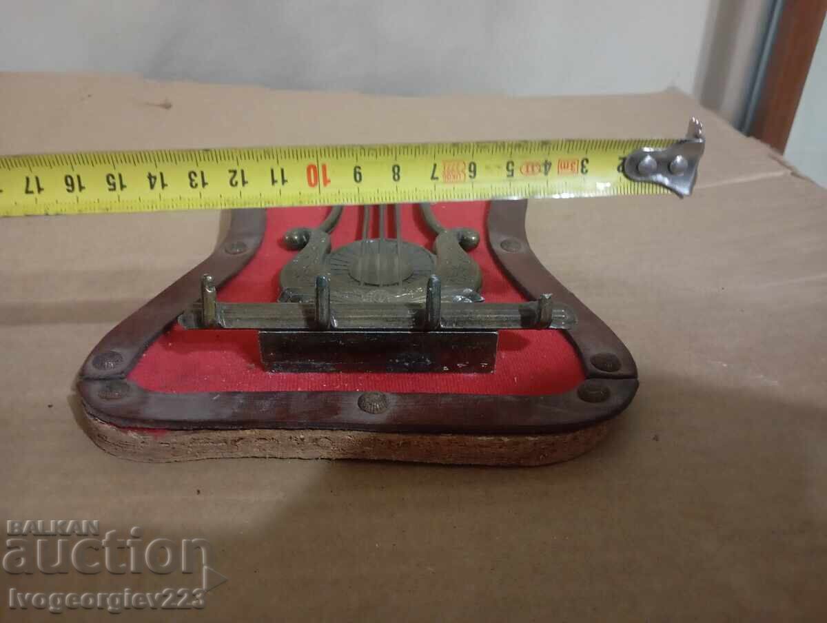 Винтидж закачалка за ключове с цена 30.00 лв. | € 15.34 Винтидж закачалка за ключове с цена 30.00 лв. | € 15.34