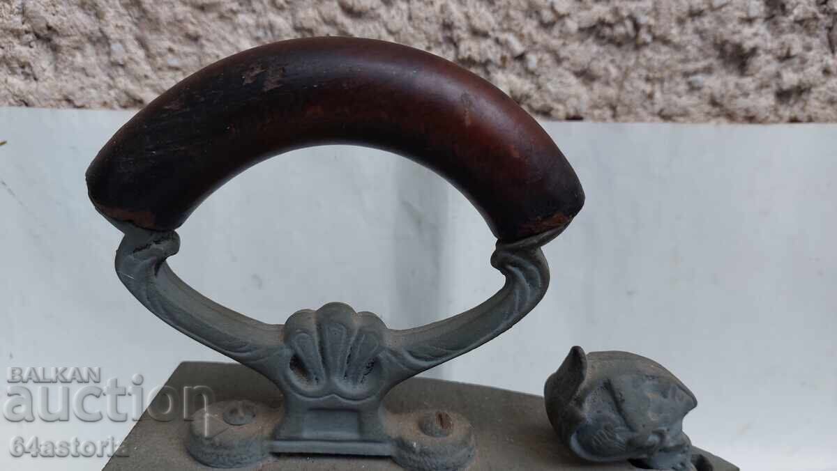 Аукцион Ютия на жар,на въглища,на въглени,петле,старинна ютия