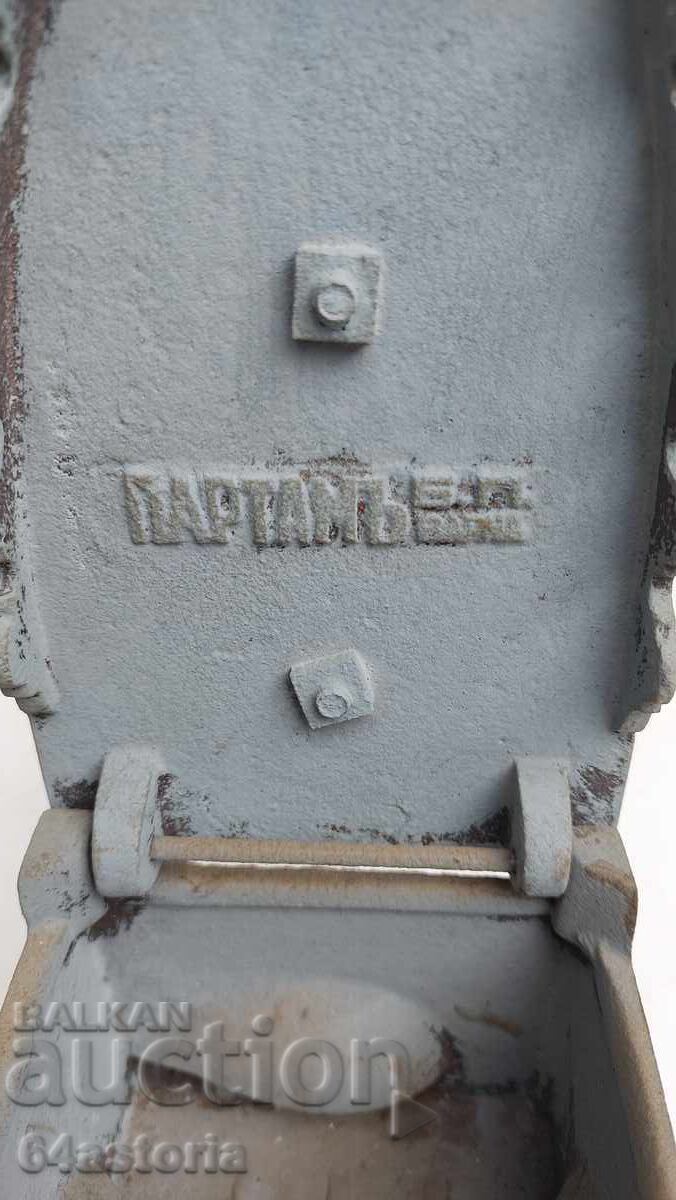 Доставка на Ютия на жар,на въглища,на въглени,петле,старинна ютия