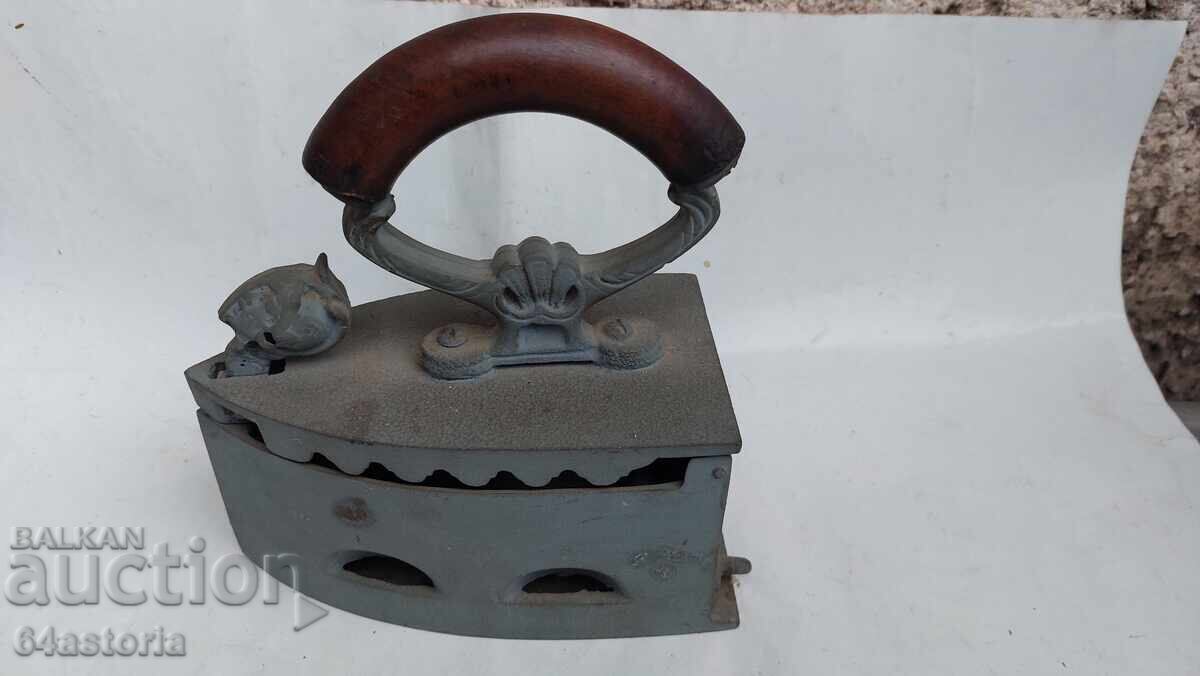 Ютия на жар,на въглища,на въглени,петле,старинна ютия - 7