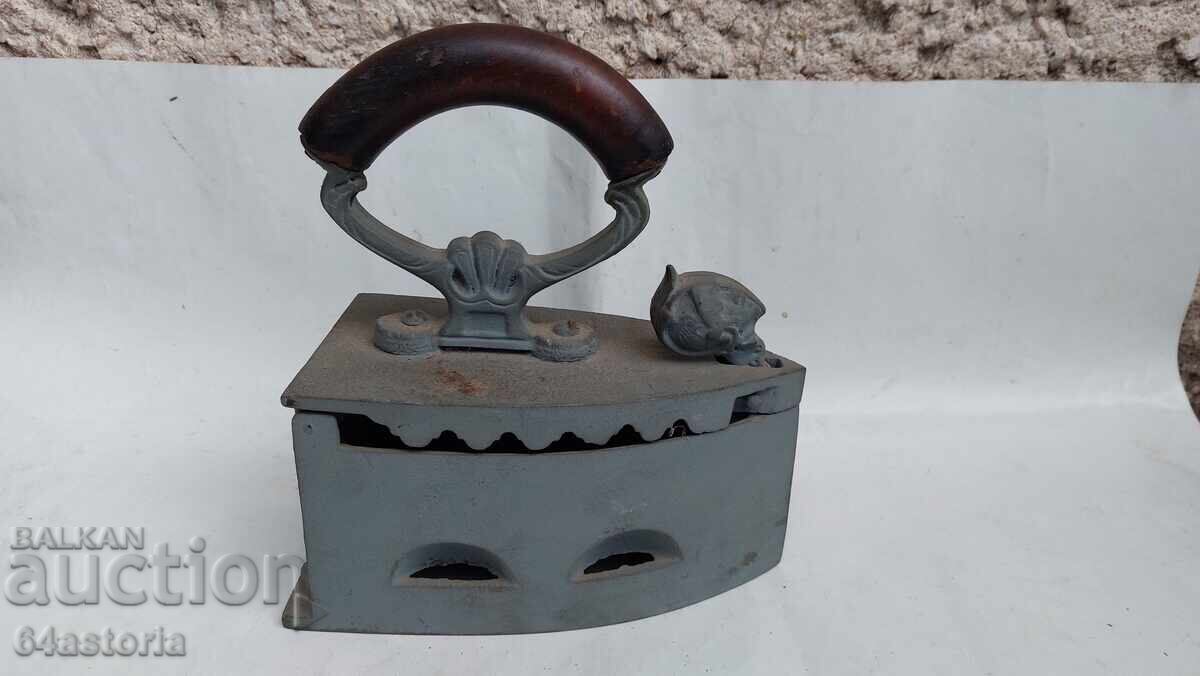 Ютия на жар,на въглища,на въглени,петле,старинна ютия Ютия на жар,на въглища,на въглени,петле,старинна ютия