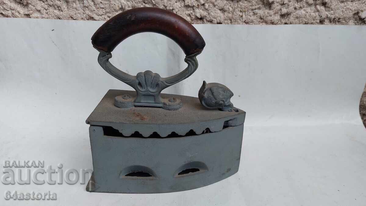 Ютия на жар,на въглища,на въглени,петле,старинна ютия