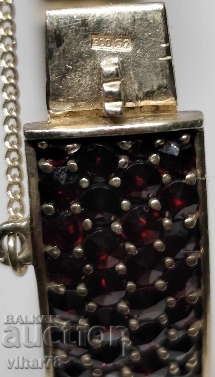 Bratara din argint placata cu aur cu granate boeme cu preț € 479.99 | 938.78 BGN Bratara din argint placata cu aur cu granate boeme cu preț € 479.99 | 938.78 BGN