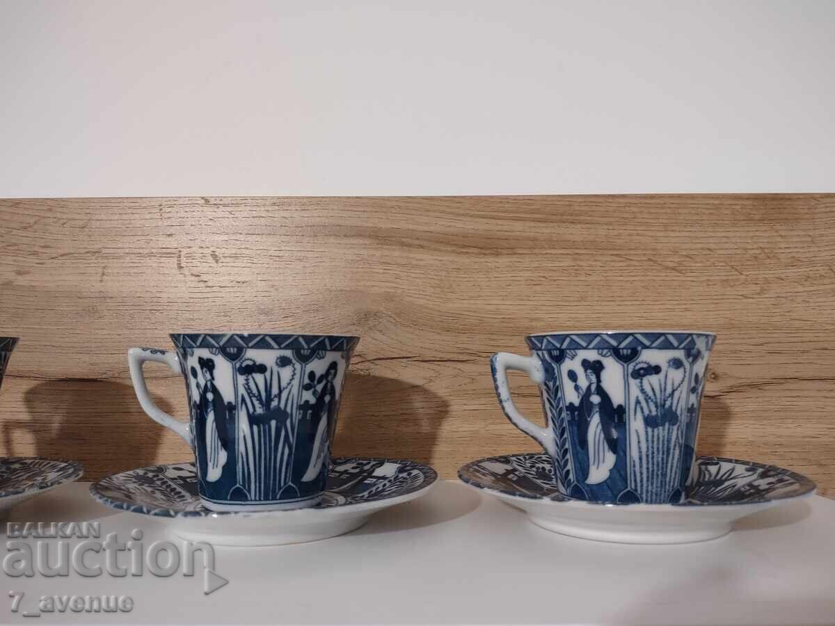 Όμορφο πορσελάνινο σερβίτσιο καφέ λευκό/μπλε πορσελάνη, 7.12.2025 με τιμή 150.00 BGN | € 76.69 Όμορφο πορσελάνινο σερβίτσιο καφέ λευκό/μπλε πορσελάνη, 7.12.2025 με τιμή 150.00 BGN | € 76.69