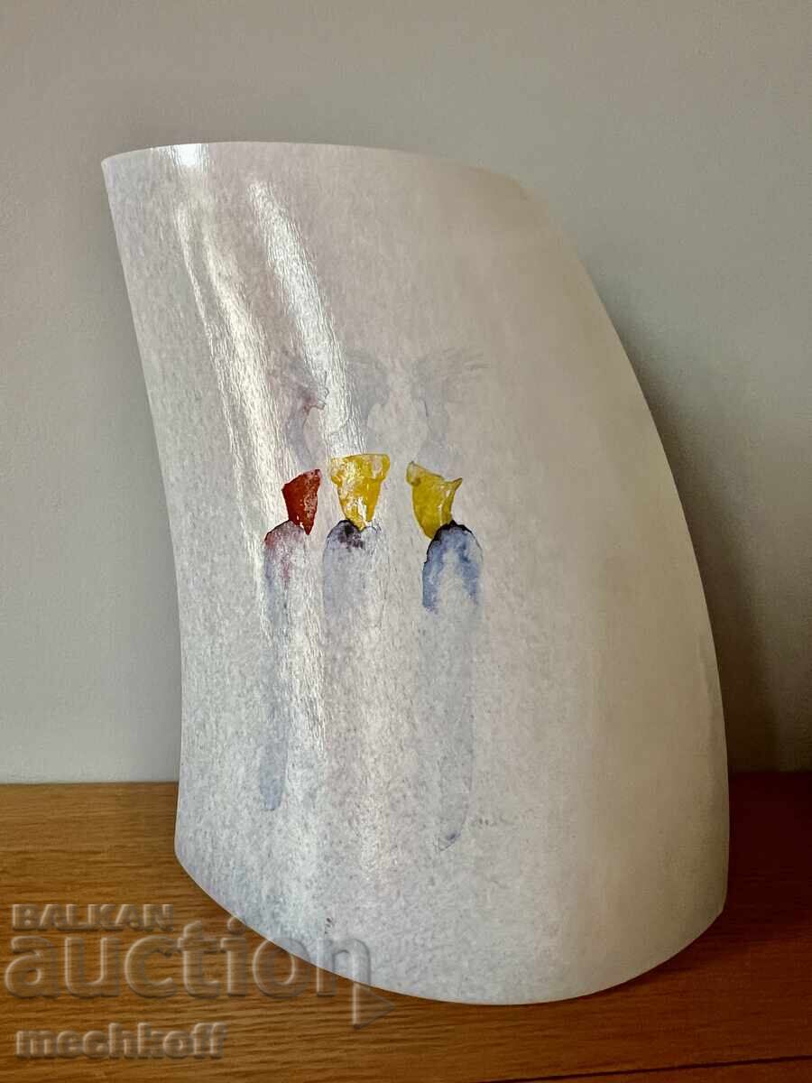 Σχεδιασμένο βάζο με προσωπικότητα — ψάχνει για το νέο του σπίτι Σχεδιασμένο βάζο με προσωπικότητα — ψάχνει για το νέο του σπίτι