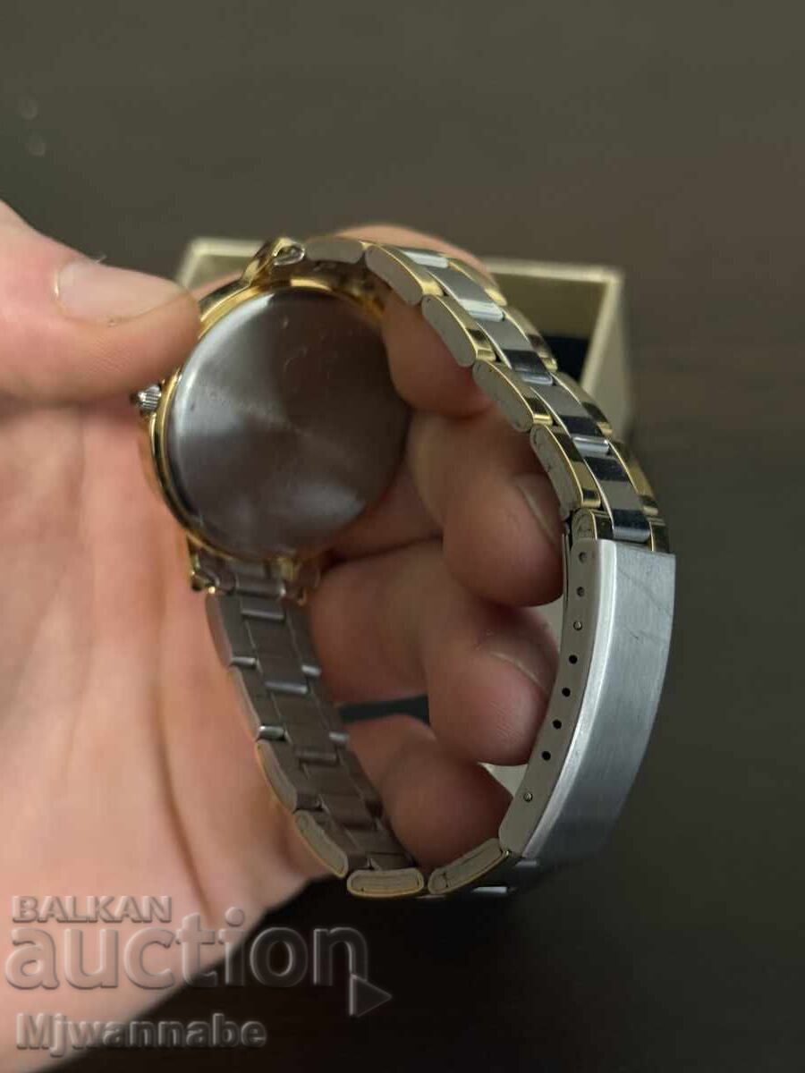 Ceas quartz cu cadran perlat cu preț 40.00 BGN | € 20.45 Ceas quartz cu cadran perlat cu preț 40.00 BGN | € 20.45