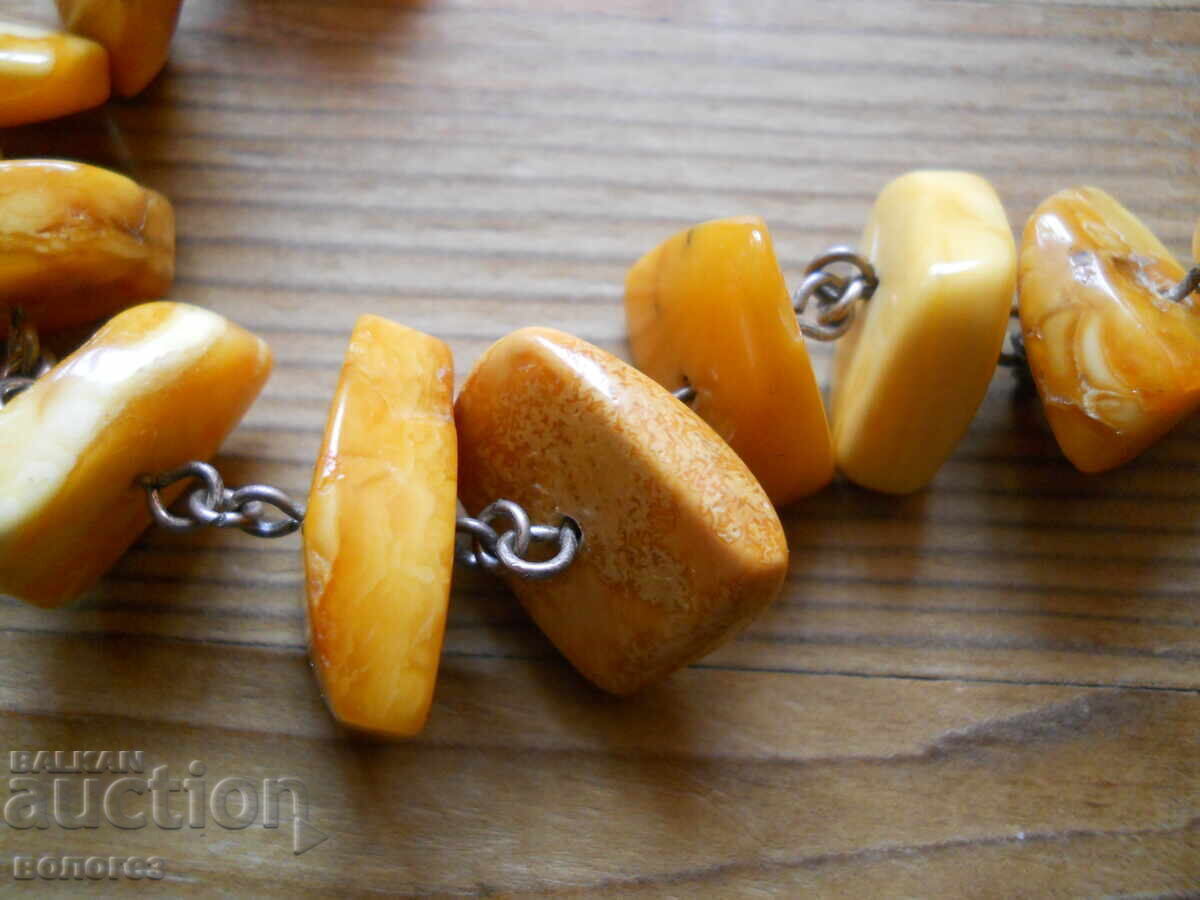 Αρχαίο ασημένιο κολιέ με μενταγιόν από κεχριμπάρι Βαλτικής με τιμή 190.00 BGN | € 97.15