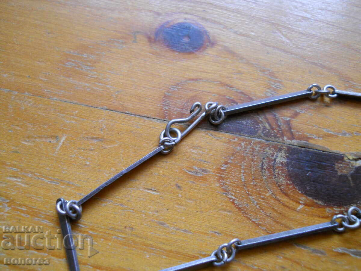 Παράδοση Αρχαίο ασημένιο κολιέ με μενταγιόν από κεχριμπάρι Βαλτικής