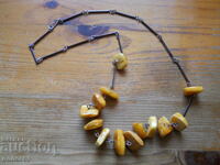 Αρχαίο ασημένιο κολιέ με μενταγιόν από κεχριμπάρι Βαλτικής