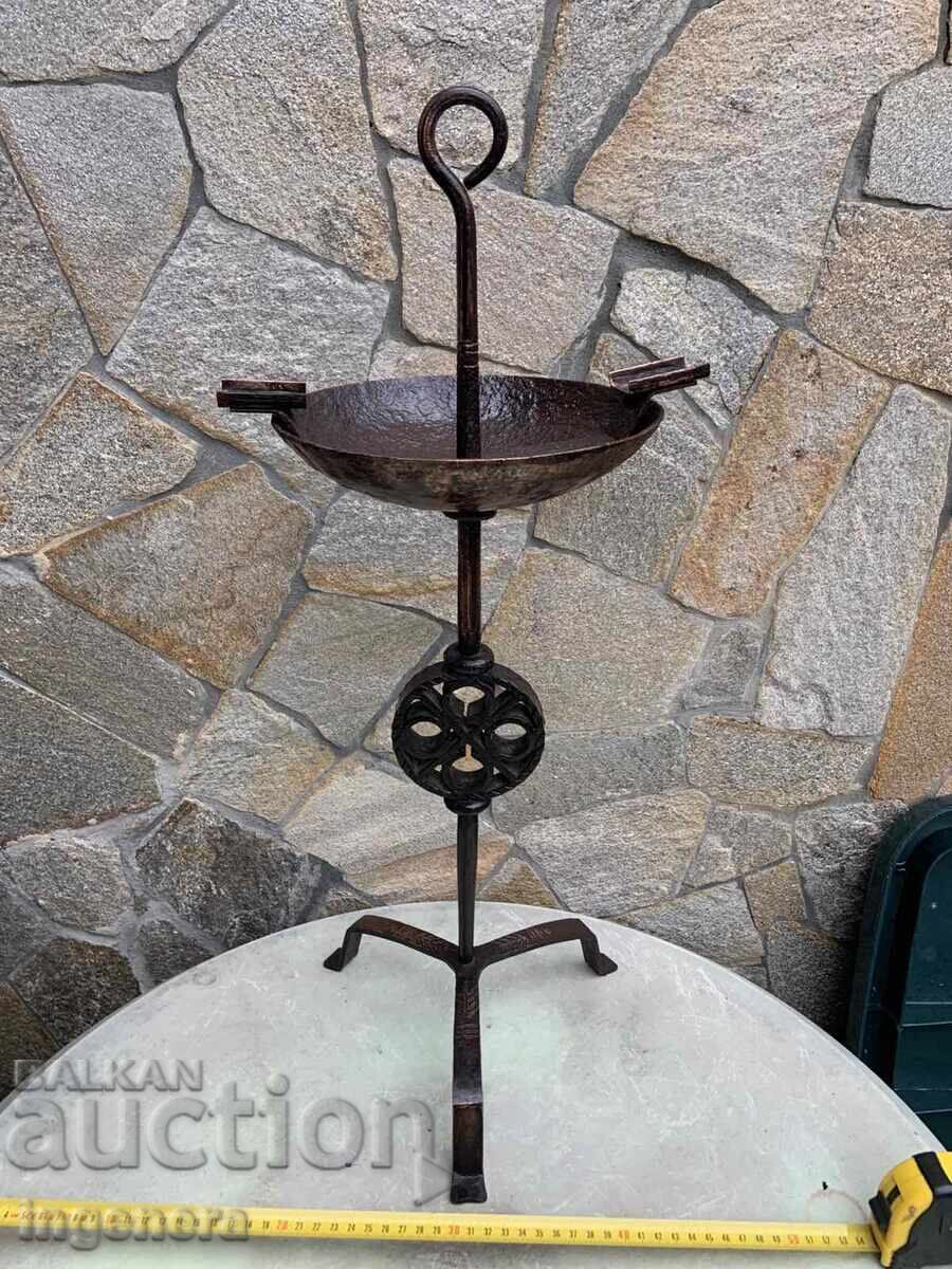 PENSULĂ DE CĂRBUNE, SUPORT DE LUMÂNĂRI, GRĂTAR, STAND MARE DIN FIER FORJAT, ORNAMENTE cu preț € 29.00 | 56.72 BGN