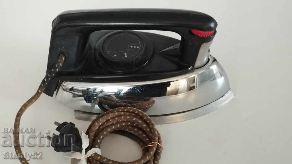 Fier de călcat electric cu abur vechi din URSS