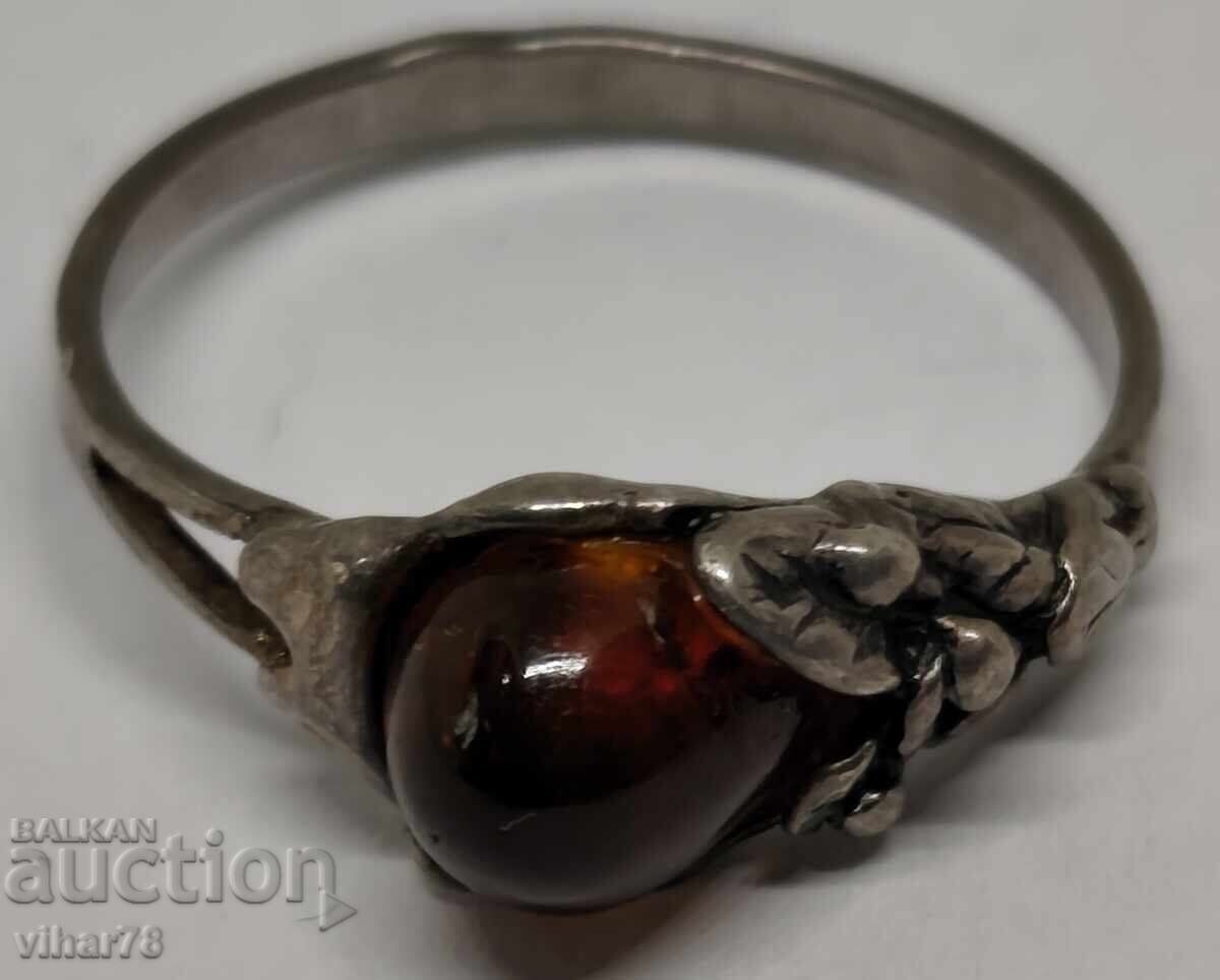 Γυναικείο ασημένιο δαχτυλίδι με κεχριμπάρι με τιμή 65.99 BGN | € 33.74 Γυναικείο ασημένιο δαχτυλίδι με κεχριμπάρι με τιμή 65.99 BGN | € 33.74