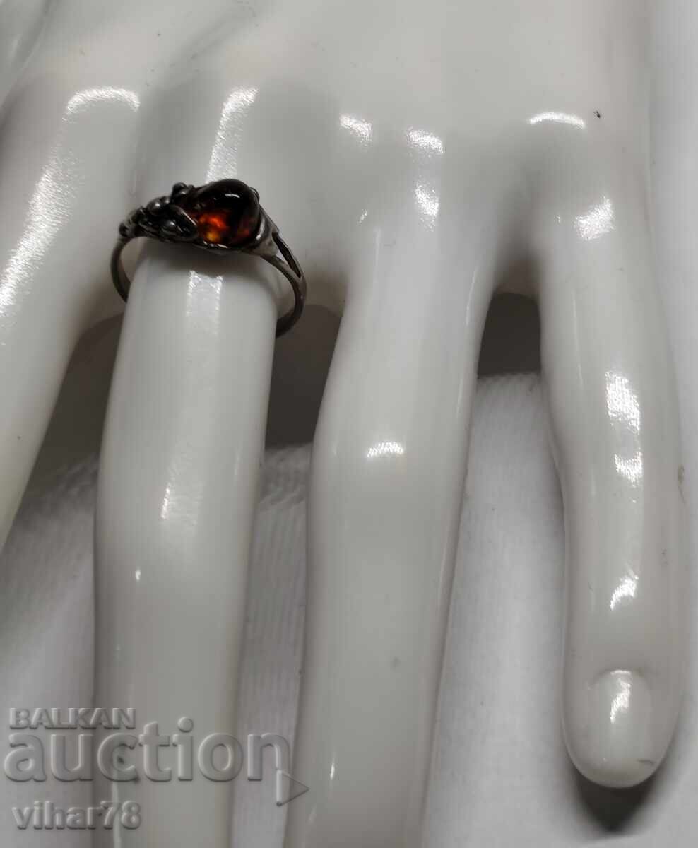 Δημοπρασία Γυναικείο ασημένιο δαχτυλίδι με κεχριμπάρι Δημοπρασία Γυναικείο ασημένιο δαχτυλίδι με κεχριμπάρι