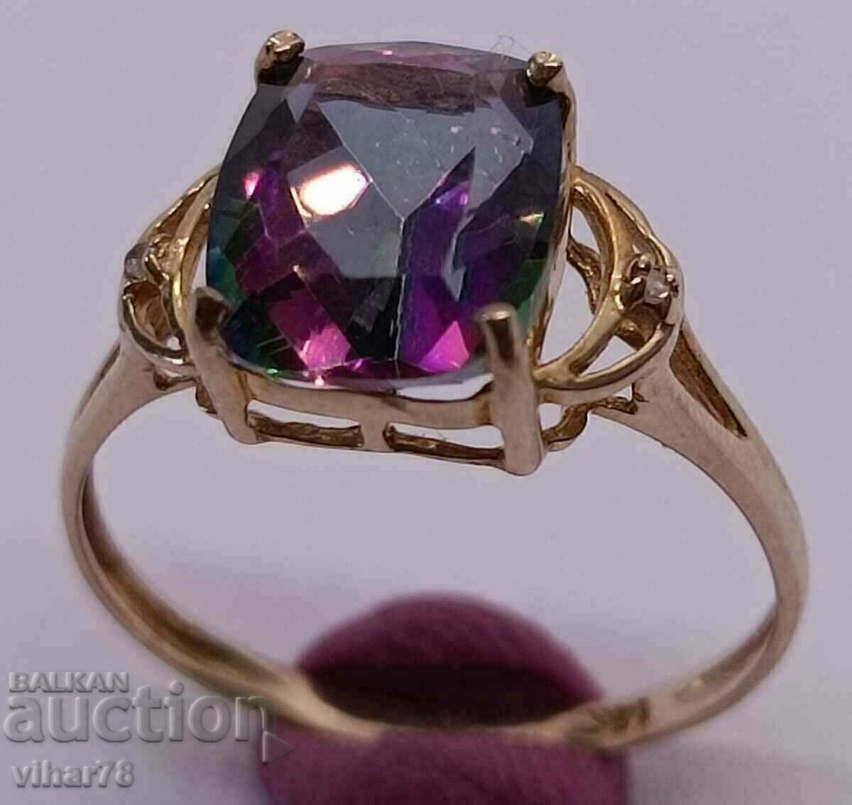 Licitație Inel din aur de 10 carate cu topaz mastic și două diamante Licitație Inel din aur de 10 carate cu topaz mastic și două diamante