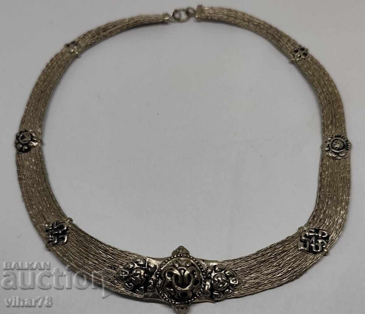 Δημοπρασία Μοναδικό κολιέ τσόκερ από λευκό μέταλλο - χειροποίητο Δημοπρασία Μοναδικό κολιέ τσόκερ από λευκό μέταλλο - χειροποίητο