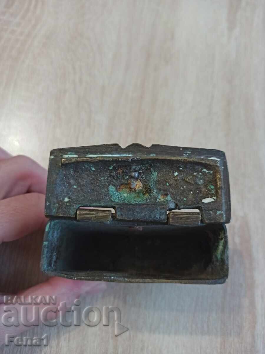 Livrarea Fisheclâc, Fishecerniță, Palască, Barutniță, Pistol, Iatagan Livrarea Fisheclâc, Fishecerniță, Palască, Barutniță, Pistol, Iatagan