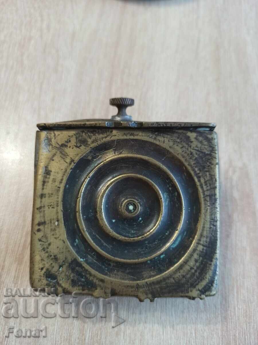 Fisheclâc, Fishecerniță, Palască, Barutniță, Pistol, Iatagan Fisheclâc, Fishecerniță, Palască, Barutniță, Pistol, Iatagan