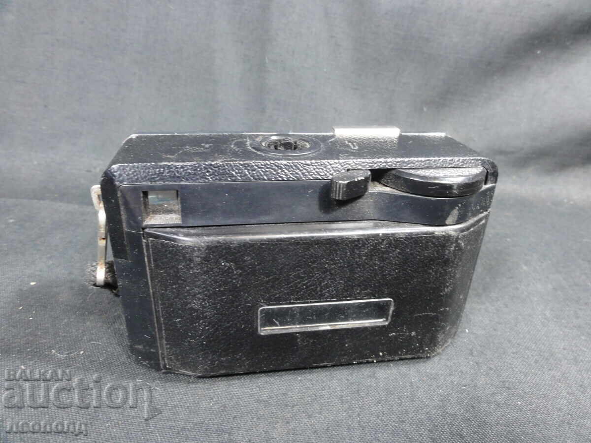 BZTS STAR RETRO FOTOAPARAT CU FILM KODAK INSTAMATIC CAMERA 155 - 5 BZTS STAR RETRO FOTOAPARAT CU FILM KODAK INSTAMATIC CAMERA 155 - 5