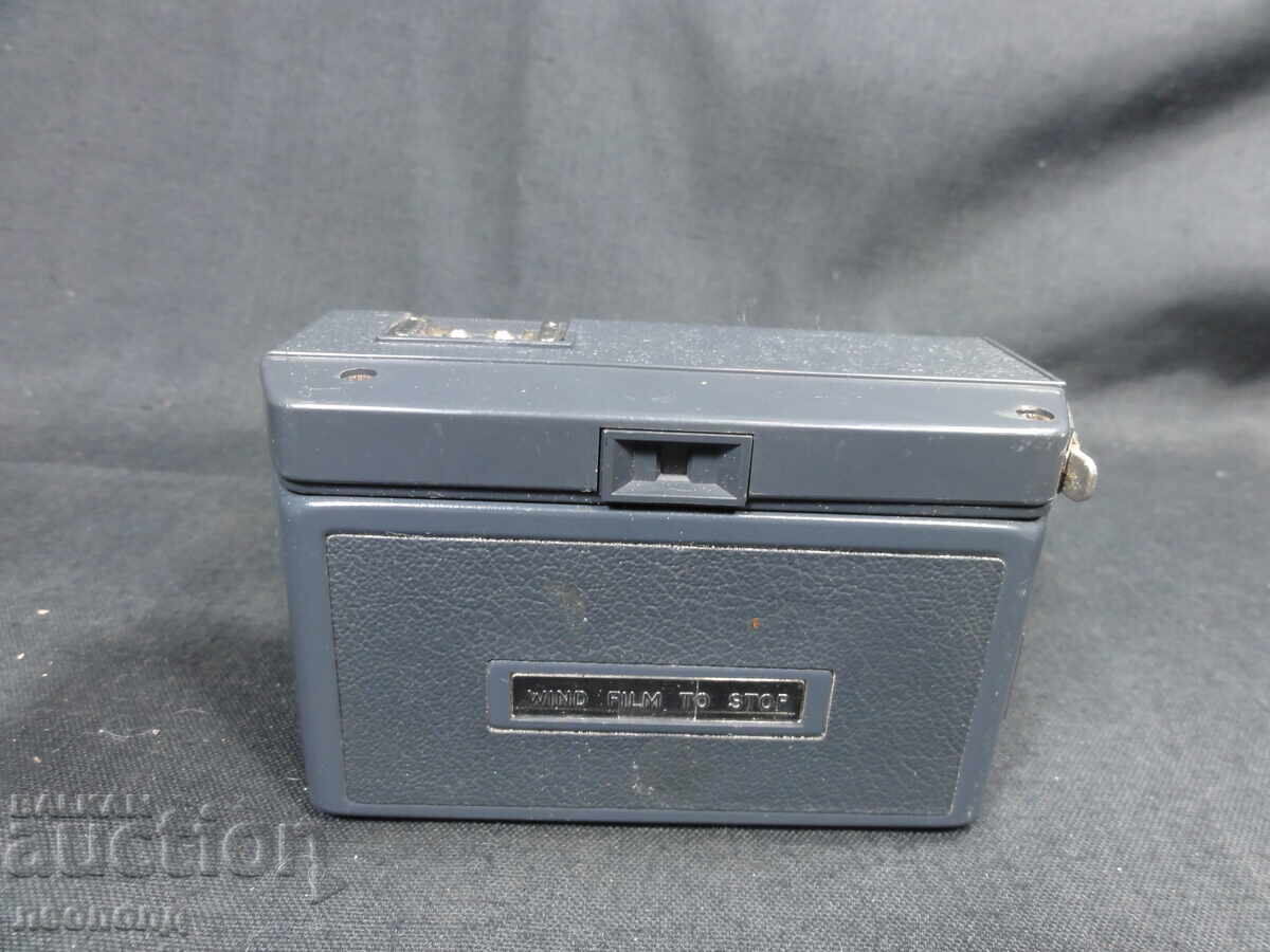 BZTS APARAT FOTO RETRO CU FILM KODAK INSTAMATIC 50 - 6 BZTS APARAT FOTO RETRO CU FILM KODAK INSTAMATIC 50 - 6