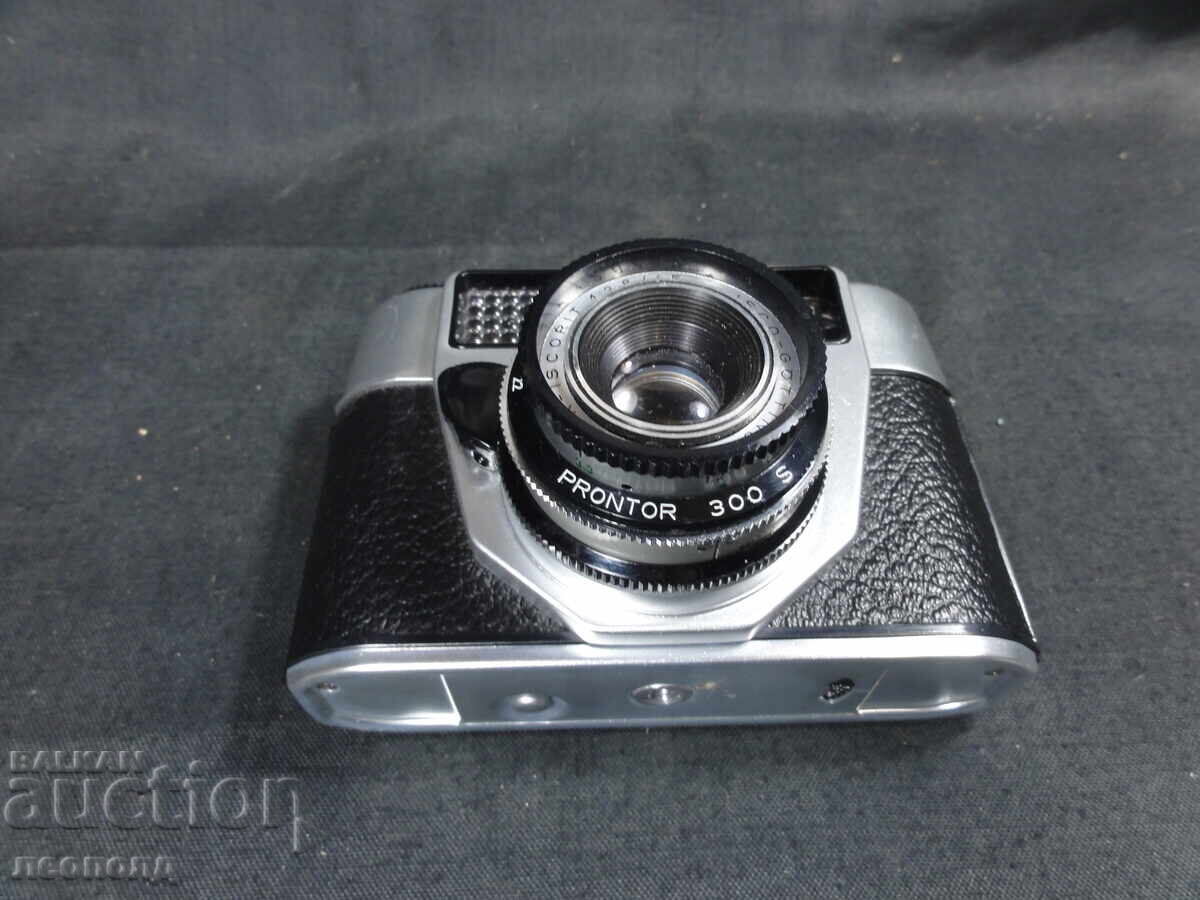 Delivery of BZTs STAR RETRO FILM CAMERA REVUE 300 CS Delivery of BZTs STAR RETRO FILM CAMERA REVUE 300 CS