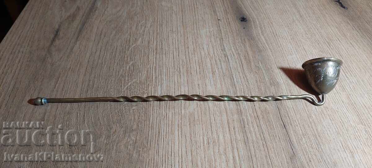 Гасител за свещи бронз ретро за ценители с цена 22.00 лв. | € 11.25 Гасител за свещи бронз ретро за ценители с цена 22.00 лв. | € 11.25