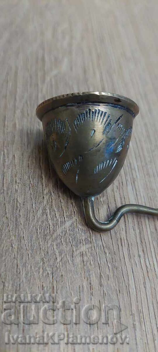 Licitație Extinctor de lumânări bronz retro pentru colecționari Licitație Extinctor de lumânări bronz retro pentru colecționari