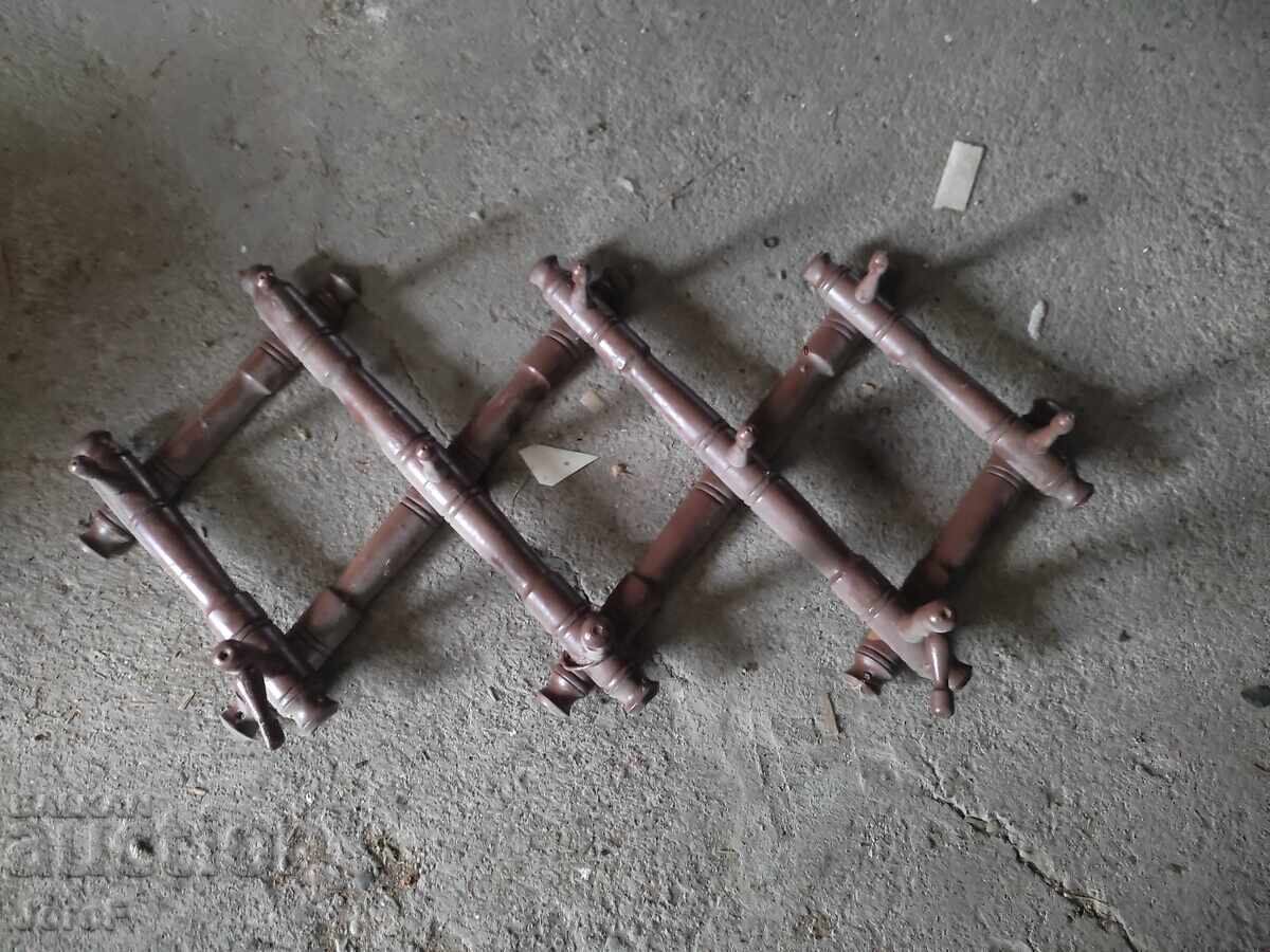 Vechi umeraș de lemn rustic Preț 20 lv Vechi umeraș de lemn rustic Preț 20 lv