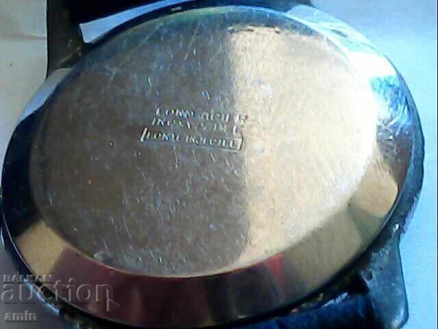 Παράδοση Παλαιό ρολόι χειρός Όμικρον, λειτουργεί άψογα Παράδοση Παλαιό ρολόι χειρός Όμικρον, λειτουργεί άψογα