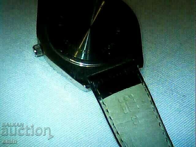 Доставка на красив дамески мошки 4асовник работи первектно Доставка на красив дамески мошки 4асовник работи первектно