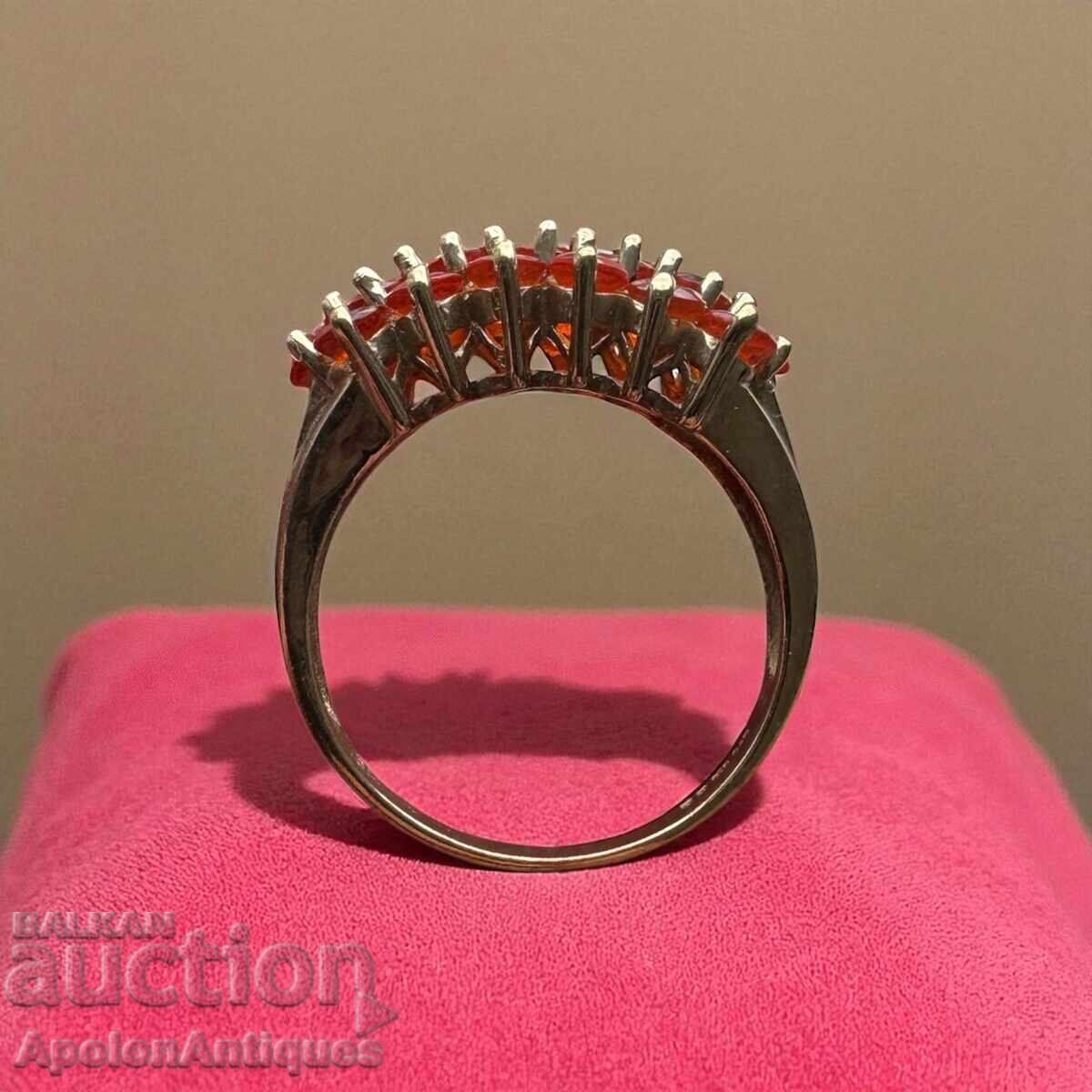 Παλαιό χρυσό αγγλικό δαχτυλίδι με πολλά καρνεόλια με τιμή 450.00 BGN | € 230.08