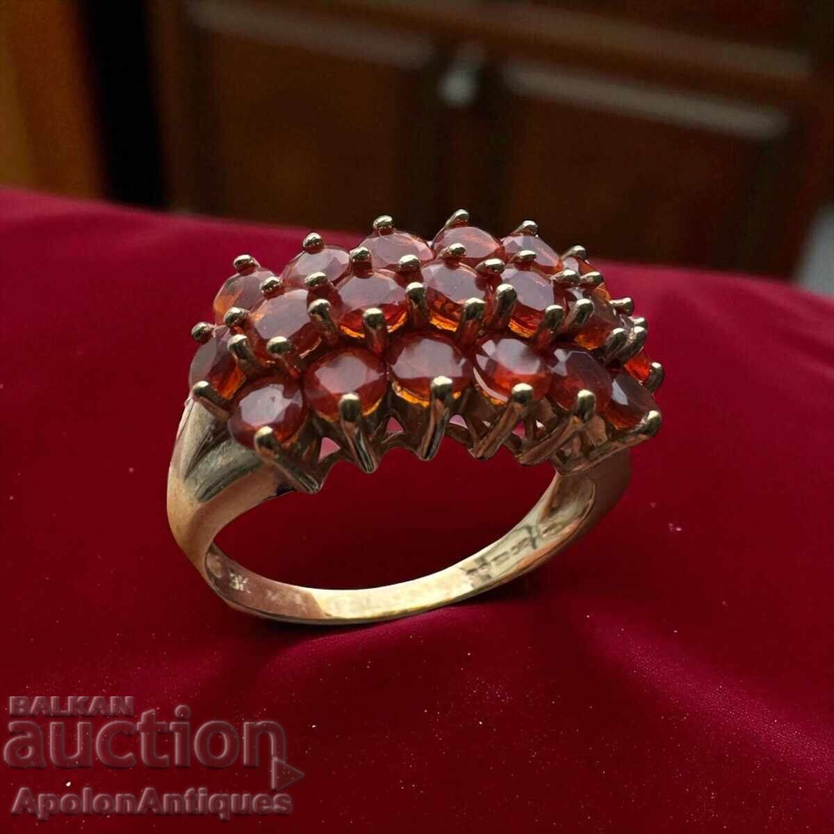 Παλαιό χρυσό αγγλικό δαχτυλίδι με πολλά καρνεόλια