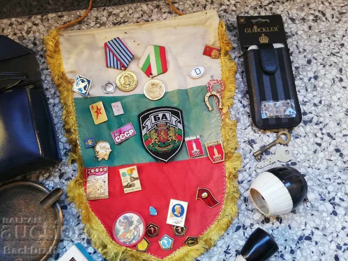 Πολλά παλιά αντικείμενα από τη σοφίτα, κάτι για όλους με τιμή 24.90 BGN | € 12.73 Πολλά παλιά αντικείμενα από τη σοφίτα, κάτι για όλους με τιμή 24.90 BGN | € 12.73