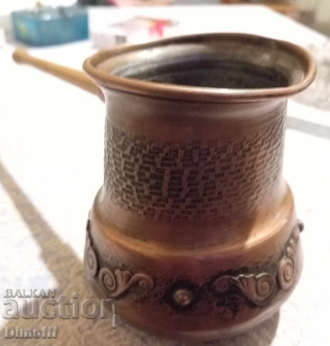 Δημοπρασία Χάλκινο μπρίκι με ξύλινη λαβή