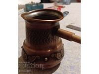 Χάλκινο μπρίκι με ξύλινη λαβή