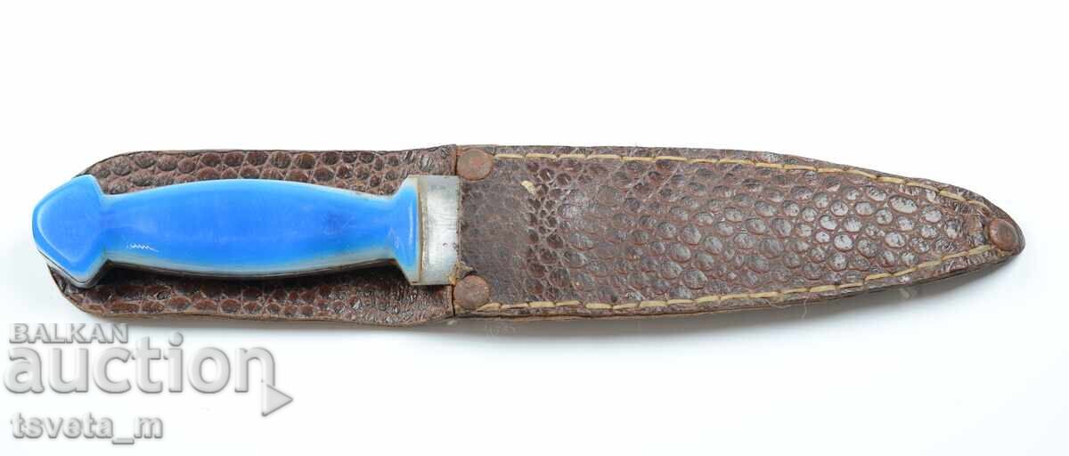 Доставка на Старинен нож кама с кания