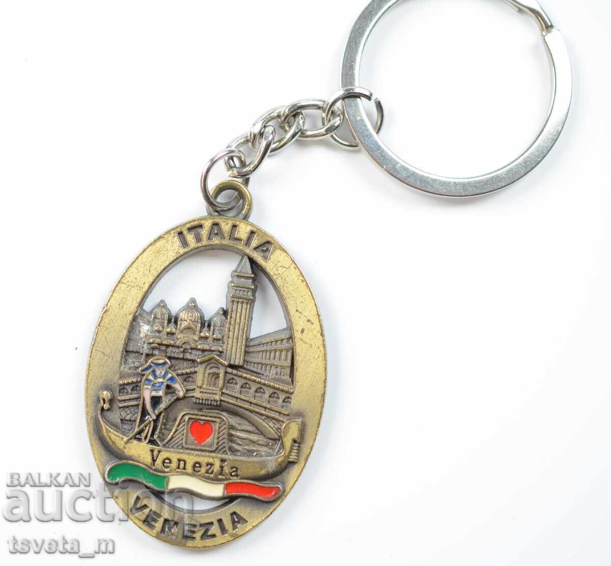 Delivery of Keychain Venice Italy
