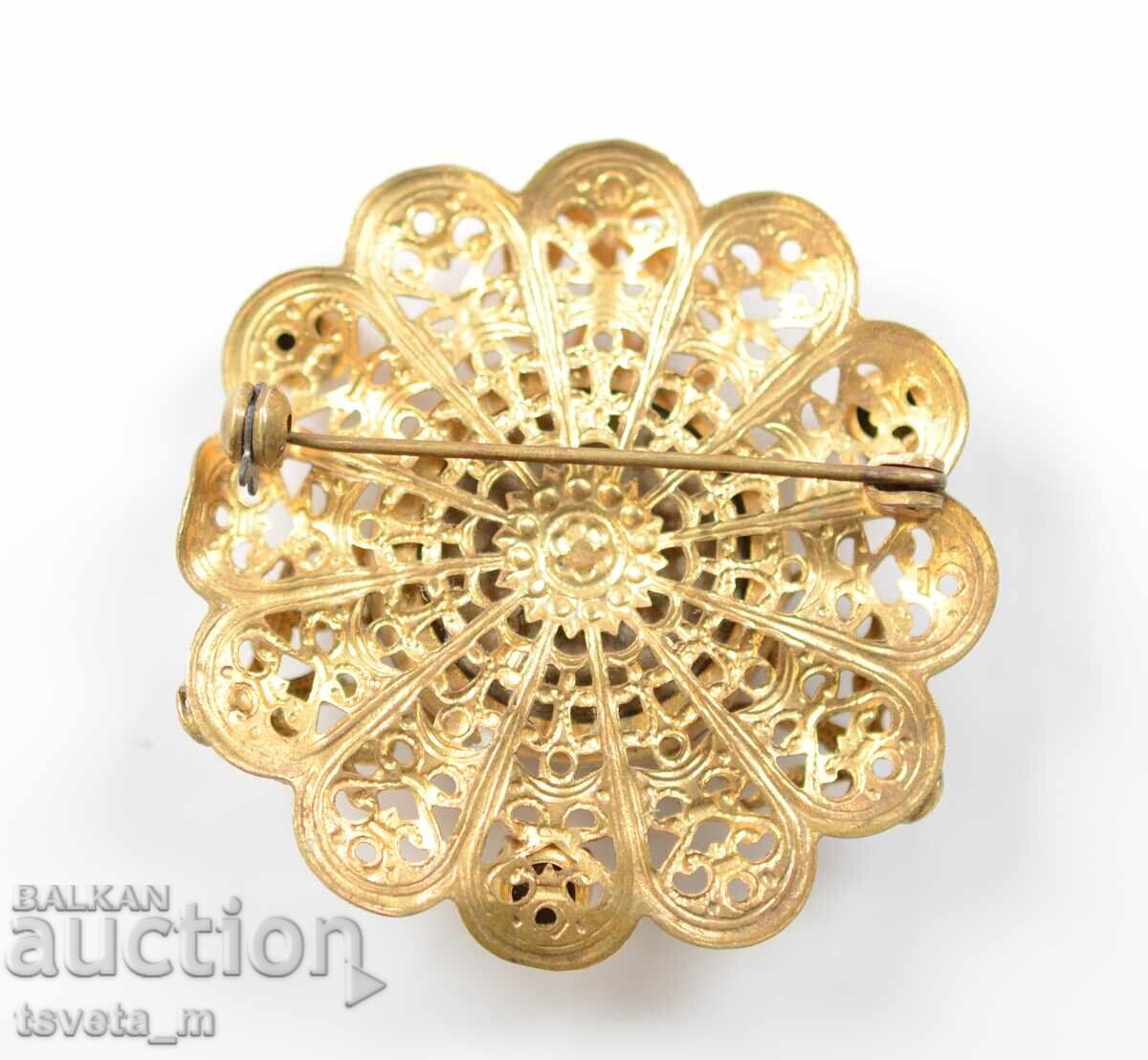 Auction  Antique filigree brooch