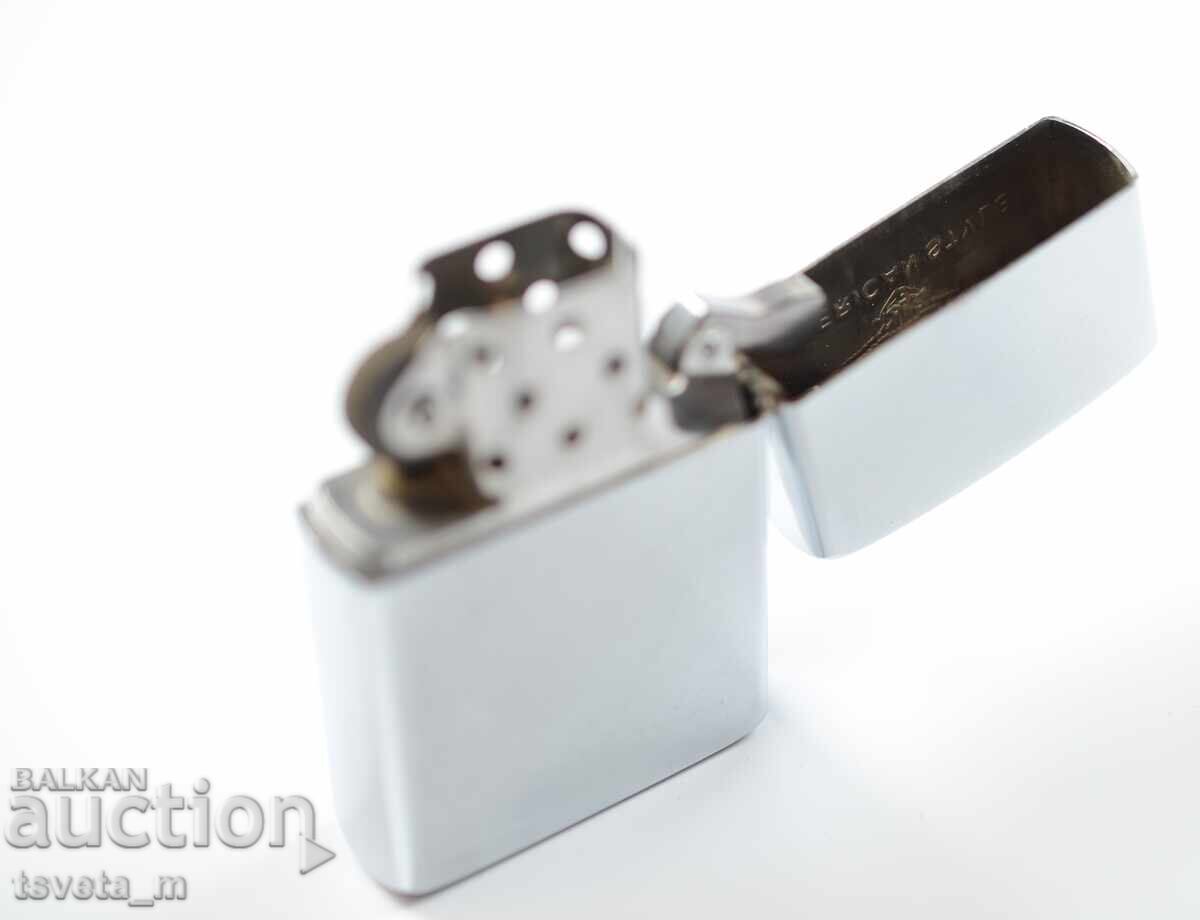 Delivery of Zippo-type petrol lighter Delivery of Zippo-type petrol lighter