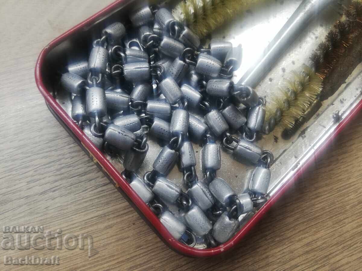 Стар Комплект за почистване на оръжие,четки с цена 19.90 лв. | € 10.17 Стар Комплект за почистване на оръжие,четки с цена 19.90 лв. | € 10.17