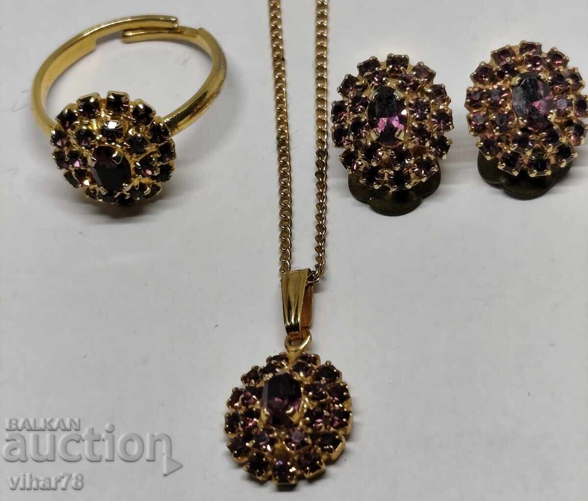 Δημοπρασία Σετ-δαχτυλίδι-μενταγιόν και σκουλαρίκια Δημοπρασία Σετ-δαχτυλίδι-μενταγιόν και σκουλαρίκια