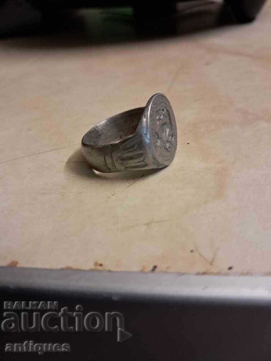 Licitație Un inel vechi de argint Licitație Un inel vechi de argint