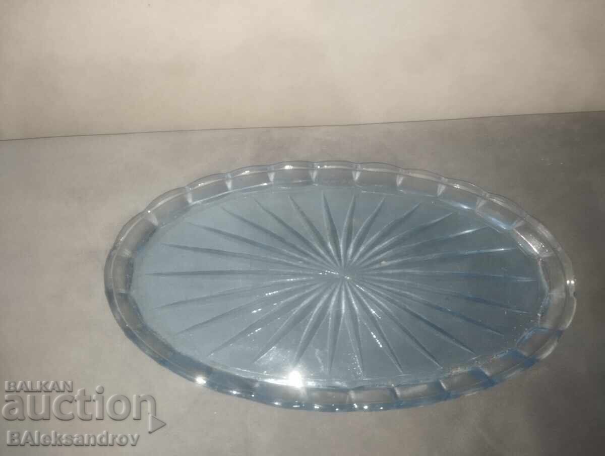 Farfurie ovală de sticlă din epoca socialistă, albastră cu preț 10.00 BGN | € 5.11