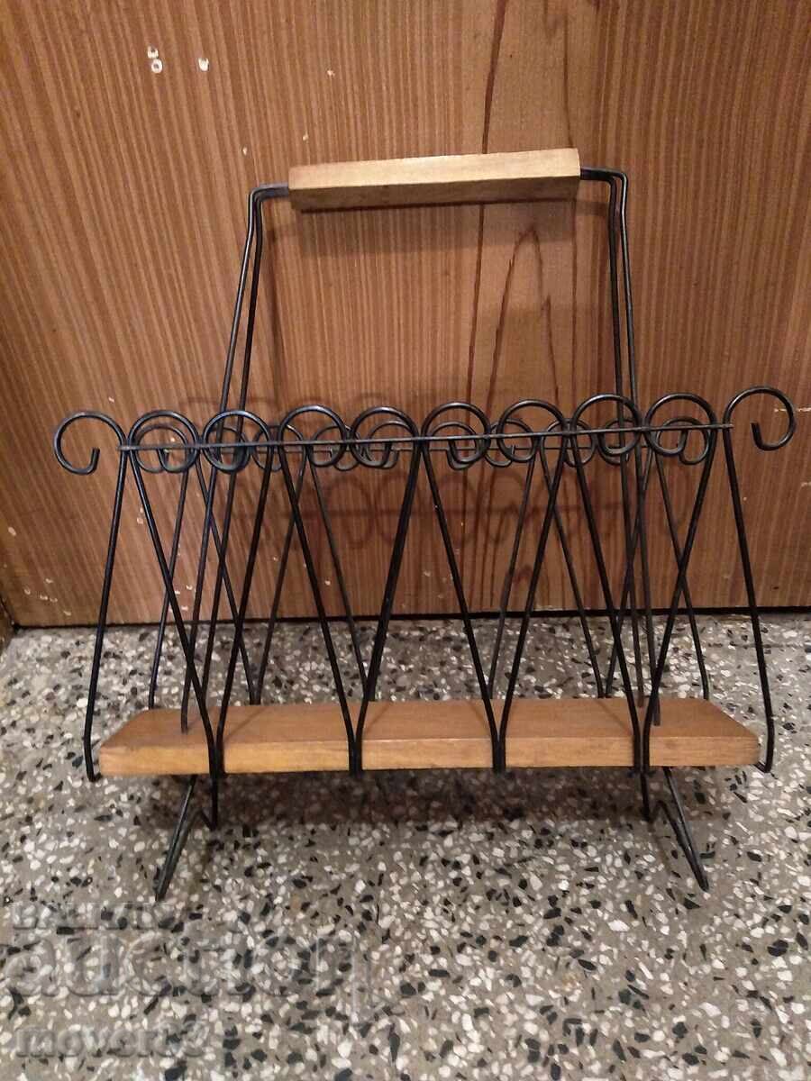 Кошничка/поставка за вестници. с цена 6.99 лв. | € 3.57 Кошничка/поставка за вестници. с цена 6.99 лв. | € 3.57